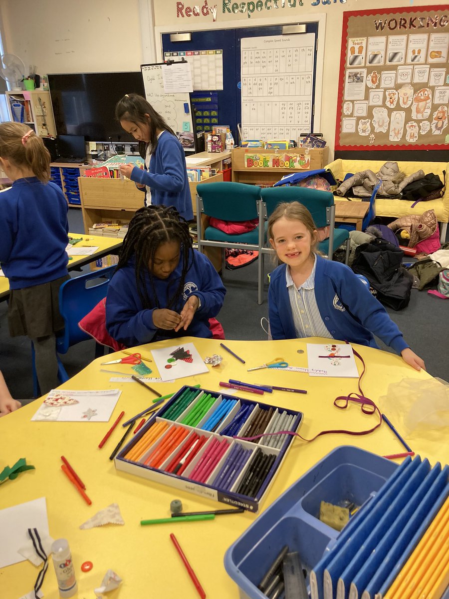 MsTyre2's tweet photo. And more creative club reuse recycle artyness! And Miss McGrath of course! @JulieMorganLAB @CoedGlas @AnnaMcMorrin @coedglaspta @CoedGlas2025 https://t.co/ZrgqdJ7VmJ