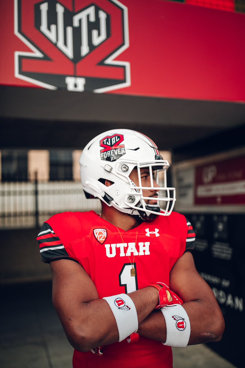 Utah_Football's tweet photo. #22forever ♥️

This weeks uniforms ⚪️🔴⚪️ https://t.co/ZyPdwAkjBJ