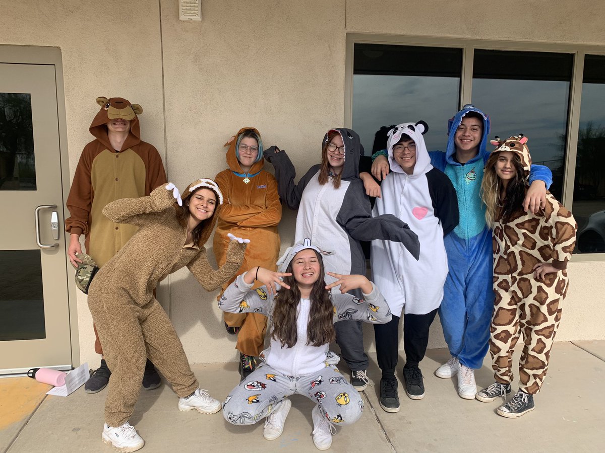 CoachFugle's tweet photo. Thankful for some amazing coworkers and incredible students! #GoWolves https://t.co/DOf9EtIYA2