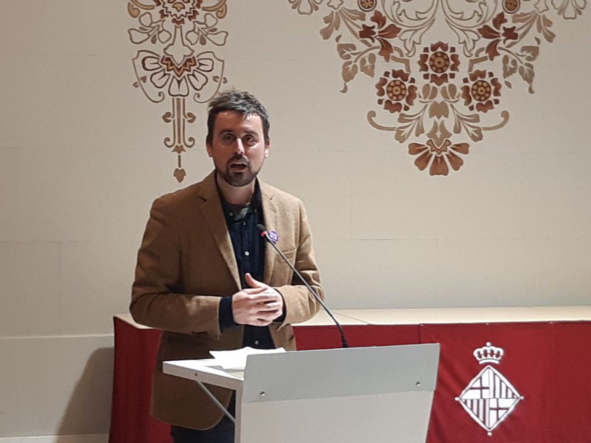 MarcSerraSole's tweet photo. Punyent acte del #DiaContraViolènciaMasclista a #SantsMontjuic. Hem escoltat els versos plens de ràbia i reparació @OlzaOlzeta. Versos q ens interpelen com a homes pq deixem de ser agresors i siguem aliats feministes.

Gràcies @MarinaBP_sants per fer-ho possible #BCNantimasclista https://t.co/6HqZ1D7cSU