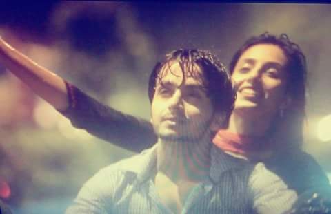 MariaBu38448655's tweet photo. Their first bike ride #Sandhir two beautiful human beings And Versatile actors .
The Way they look at each other with nothing but love and respect 
in their eyes .
#8yearsofSaddahaq 
#ParamSingh #HarshitaGaur
#Parsh #Sandhir https://t.co/8zjgOOGBWu
