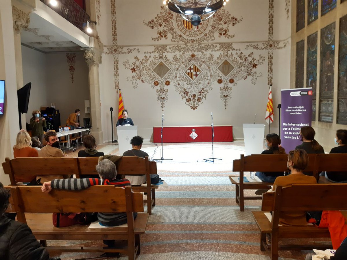 MarcSerraSole's tweet photo. Punyent acte del #DiaContraViolènciaMasclista a #SantsMontjuic. Hem escoltat els versos plens de ràbia i reparació @OlzaOlzeta. Versos q ens interpelen com a homes pq deixem de ser agresors i siguem aliats feministes.

Gràcies @MarinaBP_sants per fer-ho possible #BCNantimasclista https://t.co/6HqZ1D7cSU