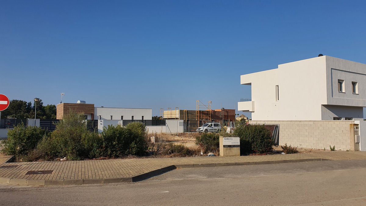 gabarq_arq's tweet photo. Os presentamos la maqueta de chalé con piscina en #montecastillogolf , se han tenido en cuenta el estudio previo de #radioestesia en la parcela, localizando las geopatías del terreno y diseño bioclimático, obteniendo una Etiqueta Energética A...pronto más...💪 https://t.co/rKsLdhPPCk