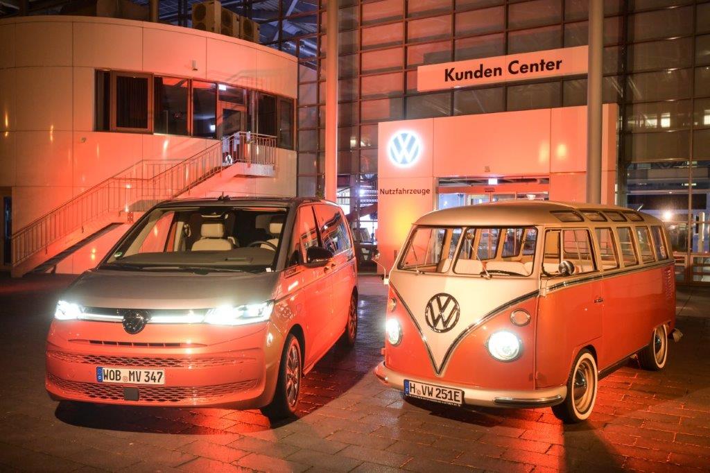 VWCV_news's tweet photo. On #OrangeDay, people around the world are demonstrating for a society without violence against girls and women. We're joining in the action and take the local organized #OrangeWay with our #eBulli and the #AllNewMultivan.

#WeTransportSuccessFreedomFuture #VWCV #OrangeTheWorld https://t.co/8wxLazZytw