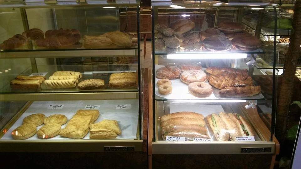 SimsonSp3's tweet photo. Eπειδή κανένας συνάνθρωπός μας δεν πρέπει να μένει νηστικός,κάθε μέρα μετά τις 18:00 τα προϊόντα ημέρας (ψωμί,τυρόπιτες κλπ)διατίθενται ΔΩΡΕΑΝ σε όποιον έχει ανάγκη
Με απόλυτη διακριτικότητα κ χωρίς περιττές ερωτήσεις.Αρκεί να τα χρειάζεται πραγματικά
Φούρνος Παραδοσιακόν(Πάτρα) https://t.co/dsr5Rq1DgH