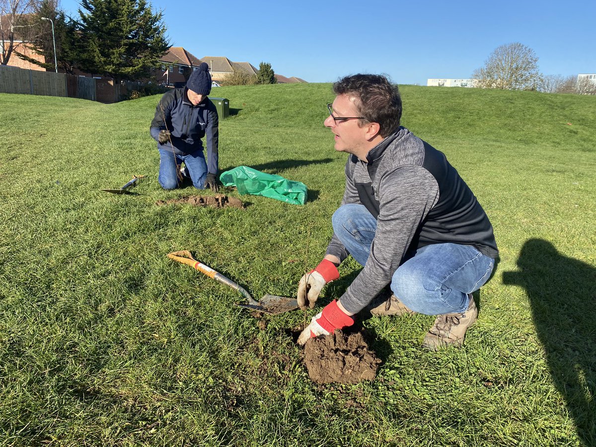 Danielle_B_CSR's tweet photo. @WatesGroup and @TCVtweets had a fantastic day planting 300 trees within @GosportCouncil ! Cold but successful day had by all 🌳 👏🏼 https://t.co/FeEnq6nZfB