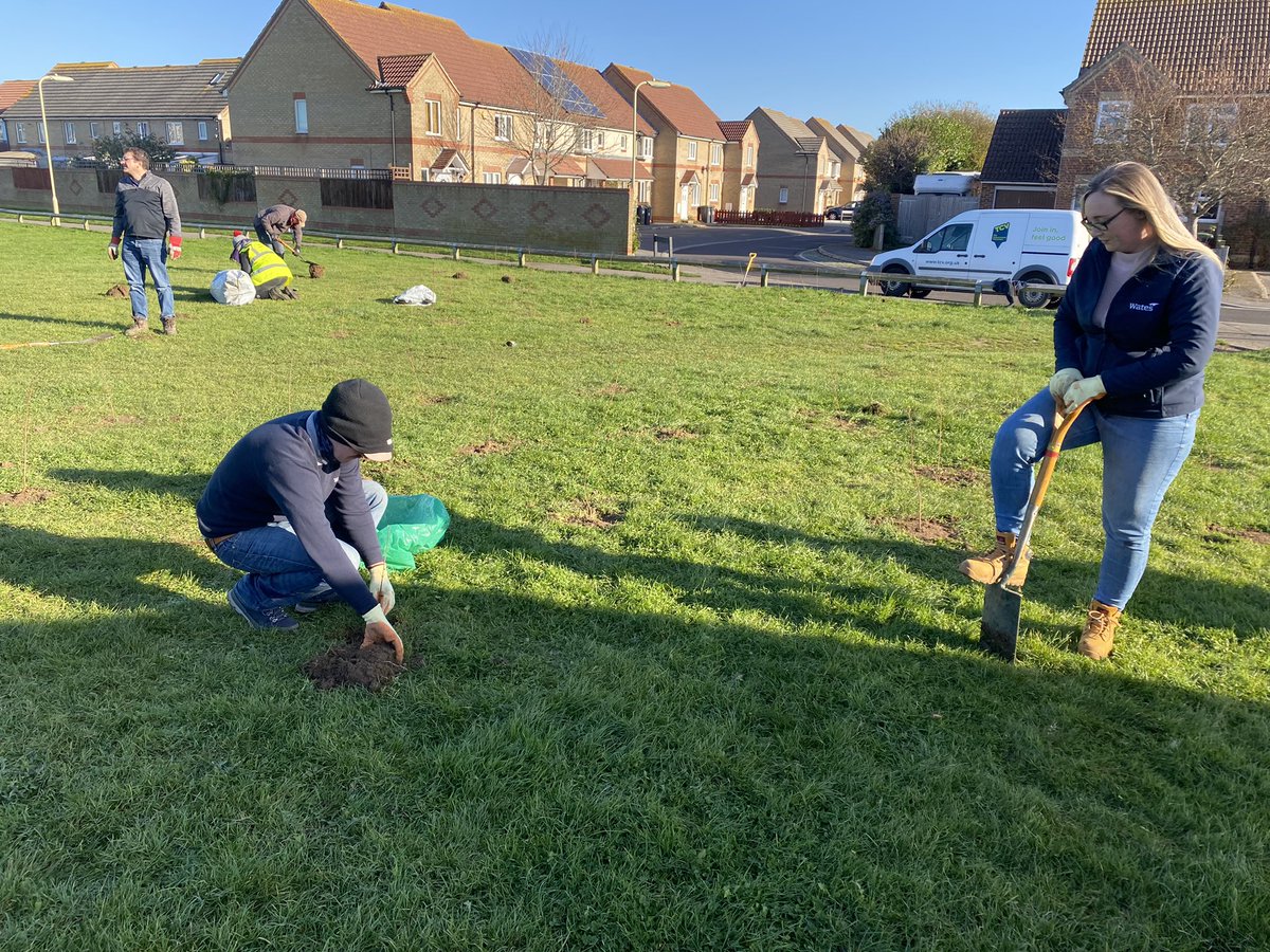 Danielle_B_CSR's tweet photo. @WatesGroup and @TCVtweets had a fantastic day planting 300 trees within @GosportCouncil ! Cold but successful day had by all 🌳 👏🏼 https://t.co/FeEnq6nZfB