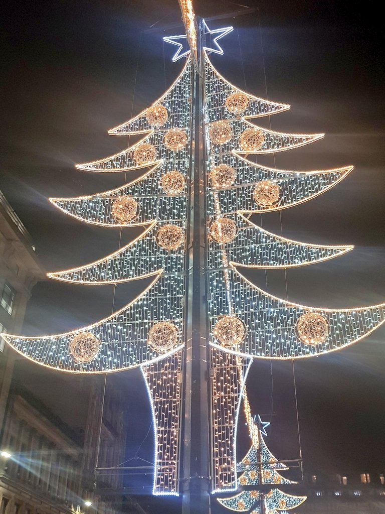 SenoraCT's tweet photo. #walkhomefromwork love a twinkly light π https://t.co/2yZBTCK9h5