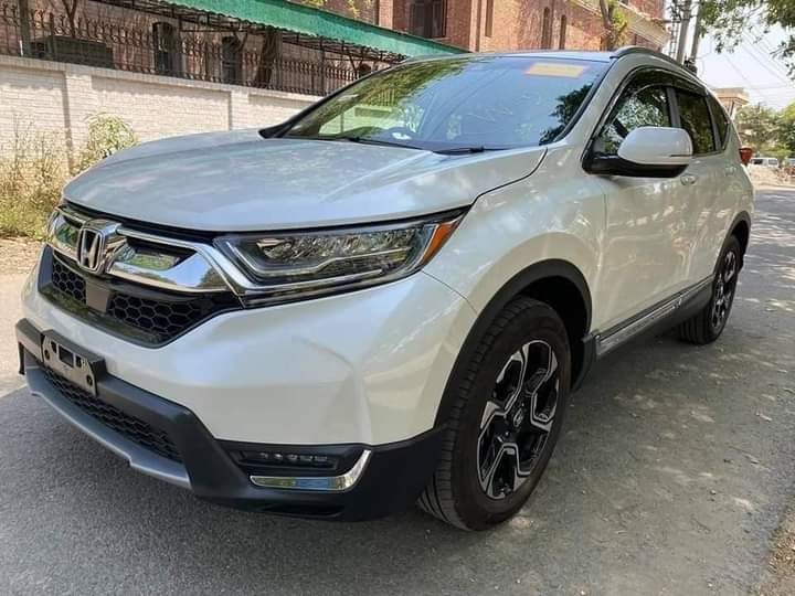 alasirimotors's tweet photo. The @Honda CRV is better than  @subaruforester when it goes down to  fuel efficiency, cargo space, smooth driving experience and above all, the driving dynamics of honda are top notch. Forester only beat #Honda CRV on Safety ratings. https://t.co/eH3yMzGnjh