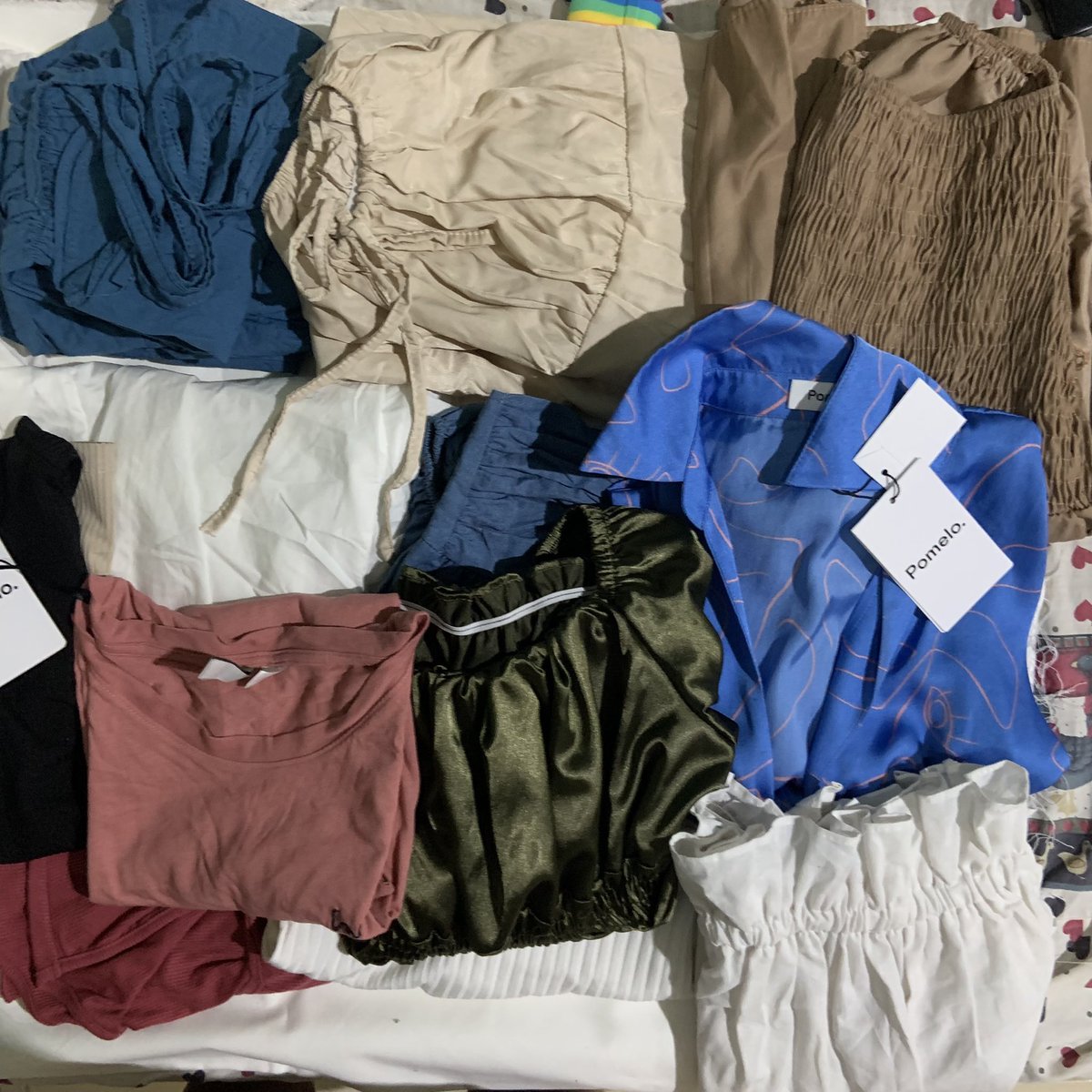 cosmexasm's tweet photo. ส่งต่อเสื้อผ้ามือสอง เสื้อคอเต่า เสื้อยืดสภาพดีเว่ออ accessories ตั่งต่าง 

ราคาเริ่มต้น 10 บาท 

ค่าส่งเหมาๆ 40 บาท

#ส่งต่อ #ส่งต่อเสื้อผ้ามือสอง #ของมันต้องมี #ของดีบอกต่อ #pomelo #เสื้อผ้ามือสองสภาพดี #พร้อมส่ง https://t.co/ozIy1N6Ayv