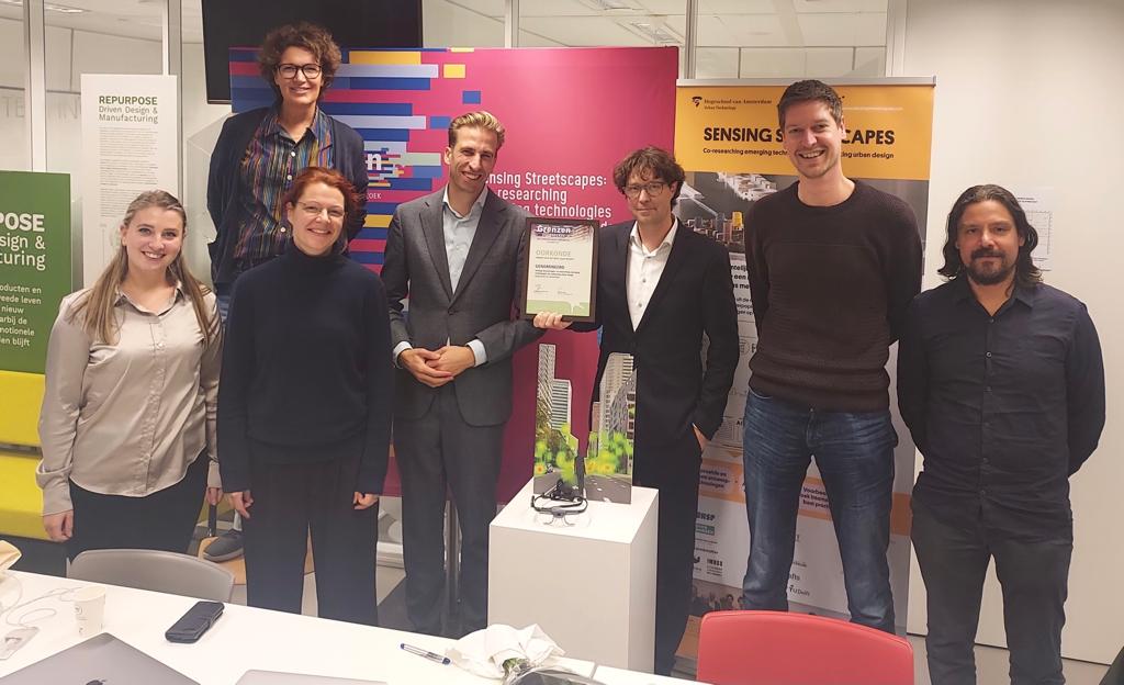 Helaas geen RAAK-Award, maar wel veel aandacht voor <a href="/HvA/">Hogeschool van Amsterdam (HvA)</a>-project Sensing Streetscapes bij #SIAcongres. Mooie samenwerking tussen lectoren Frank Suurenbroek en <a href="/GideonSpanjar/">Gideon Spanjar</a>  @HvAUrbanTech, en <a href="/NPiersma/">Nanda Piersma</a> en Maarten Groen vanuit FDMCI (applied AI) Zaterdag meer in FD!
