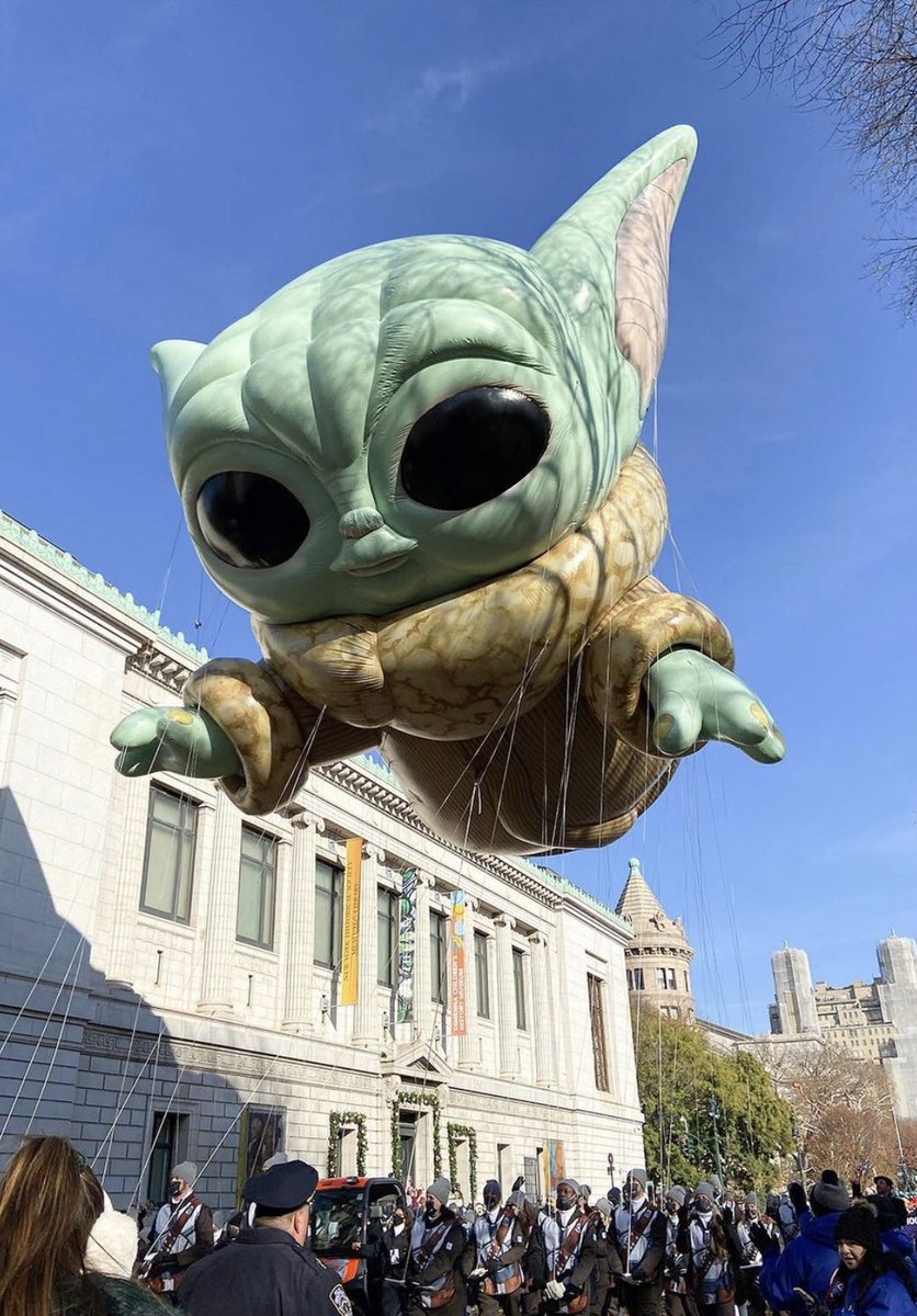 DigitalLA's tweet photo. At the #MacysParade: So many amazing character #floats! Shout out especially to the characters whoβve appeared digitally CGI/ from games, YouTube etc #adatwist #goku #RyansWorld #RedTitan #grogu #babyyoda
https://t.co/TbKQ5GI7eV https://t.co/tz4UZSfp5z