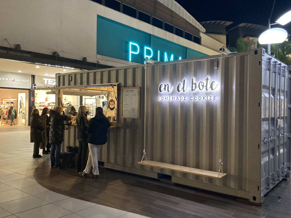 De vender botes para hacer cookies y brownies en su web, a montarse su propia tienda en el centro de Valencia. Hoy abre su segunda tienda en Bonaire. No encontrarás mejores cookies 🍪 que las de En el Bote.