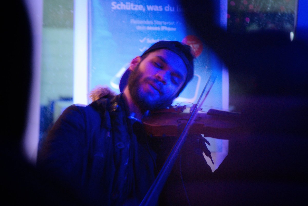 Jahangi19637697's tweet image. #photography #streetphotography #lightshadows #music #nrw #germany #recklinghausen #streetartist