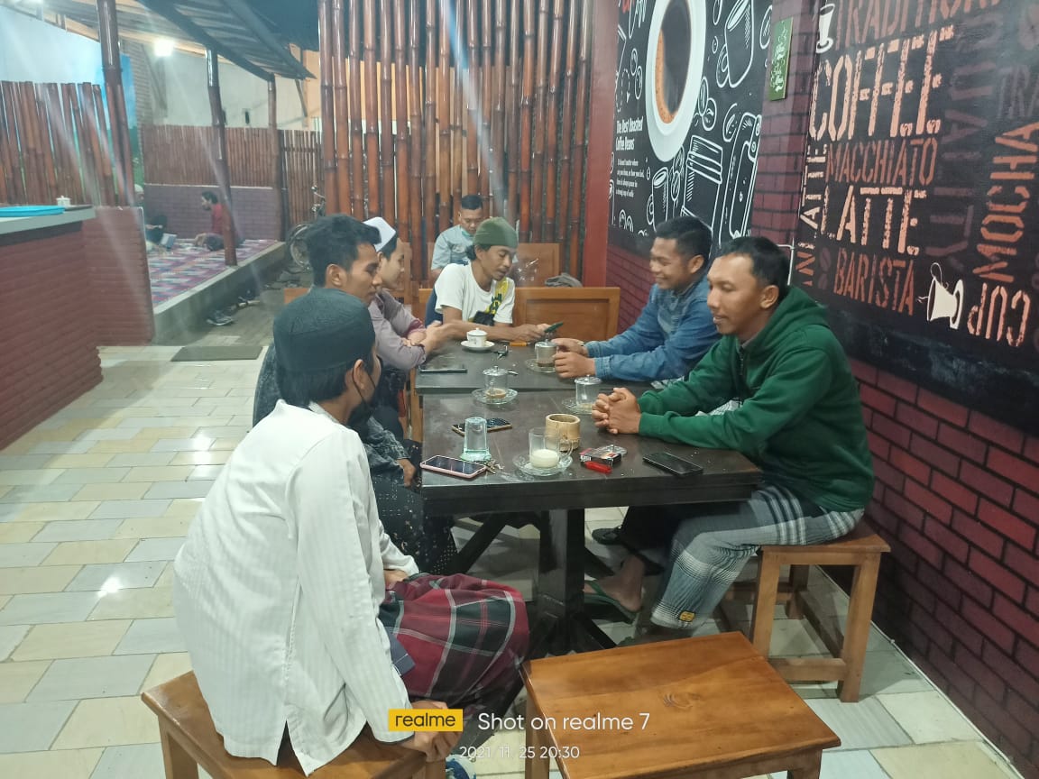 JuliadiBlack's tweet photo. Diskusi dengan kelompok pemuda Desa tentang transformasi dari UPK ke BUMDesMA.
@halimiskandarnu 
@imansyukri 
@malik_haramain 
@tppkemendes 
@kpw4jatim 
@ProbolinggoP3MD 
@Tangguh70 
@tangguhhendraw1 
@HarmonisRara https://t.co/Y9kOCpWdJZ