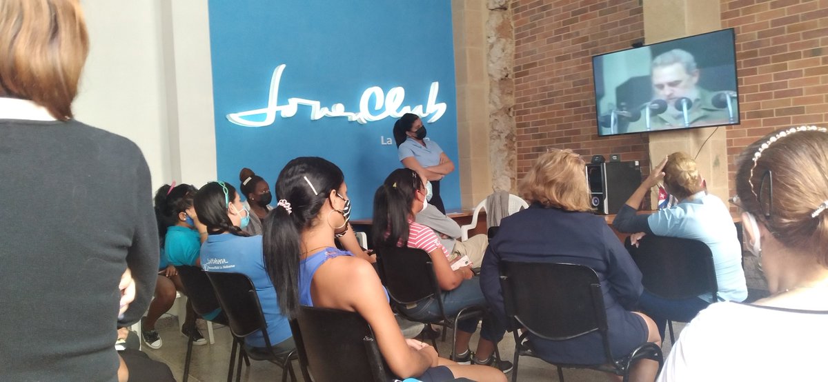 JovenClub2's tweet photo. Desde diversas provincias de país Joven Club rinde tributo a nuestro fundador y guía #Fidel a los cinco años de su desaparición física. Con emotivas actividades cada trabajador reafirmó ser fiel continuador de su legado #FidelPorSiempre #FidelVive #JovenClubTeConecta https://t.co/mLoczXwJTa