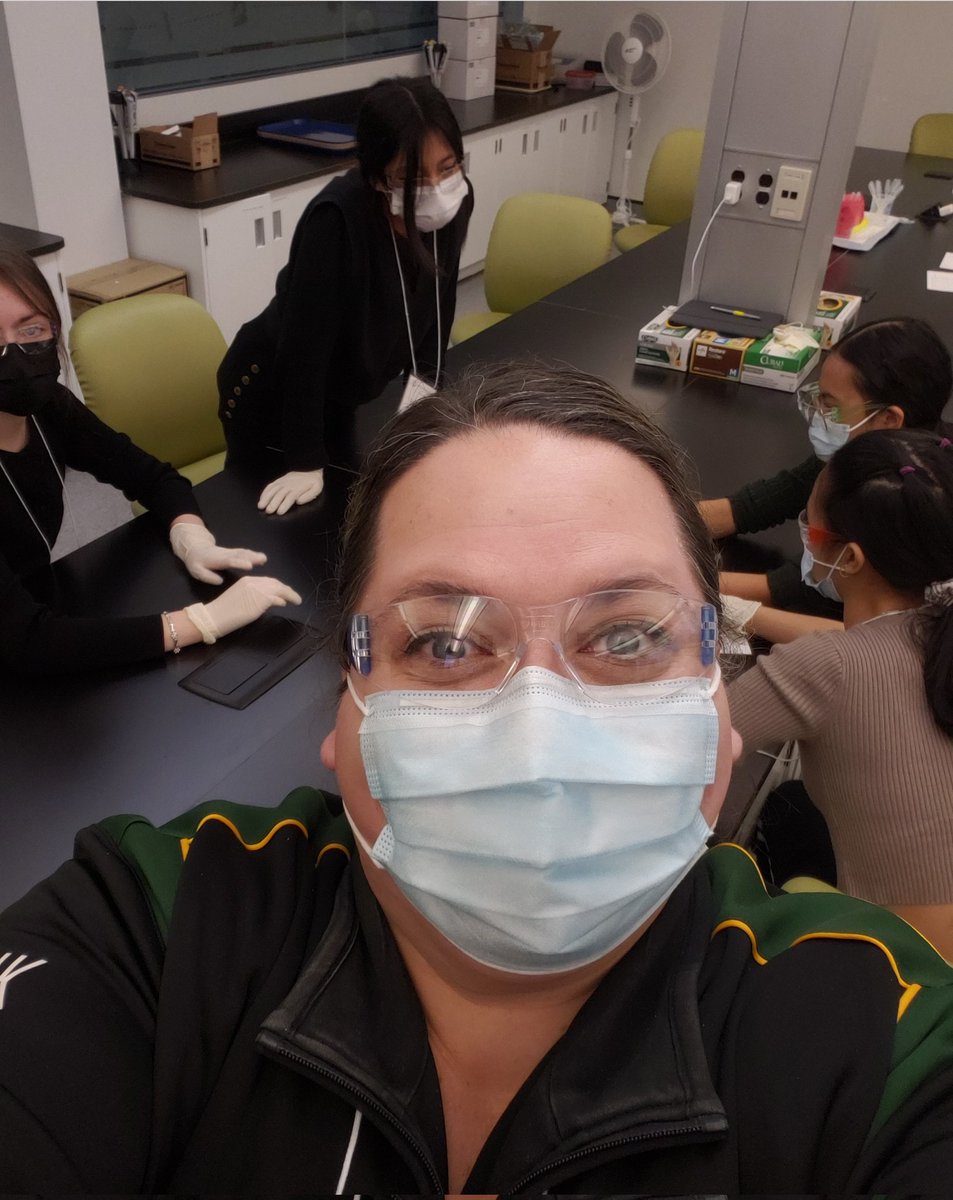 MsRomo307's tweet photo. Doing Science at @YouthBIOlab! So pumped to be back!! #tecvoc https://t.co/dHBkGjZ7WB