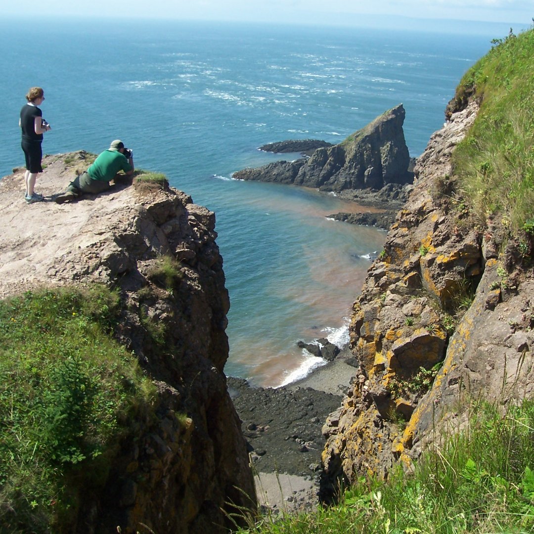 NowBoarding_'s tweet photo. Ervaar het natuurlijke wonder van de Bay of Fundy vanaf de dramatische kliffen van Cape Split.⛰ Wandel door gemengde bossen naar uitkijkpunten met een prachtig uitzicht op de getijdenkust.🌅
#NowBoarding #Canada #CapeSplit https://t.co/TgSHn9mcqJ