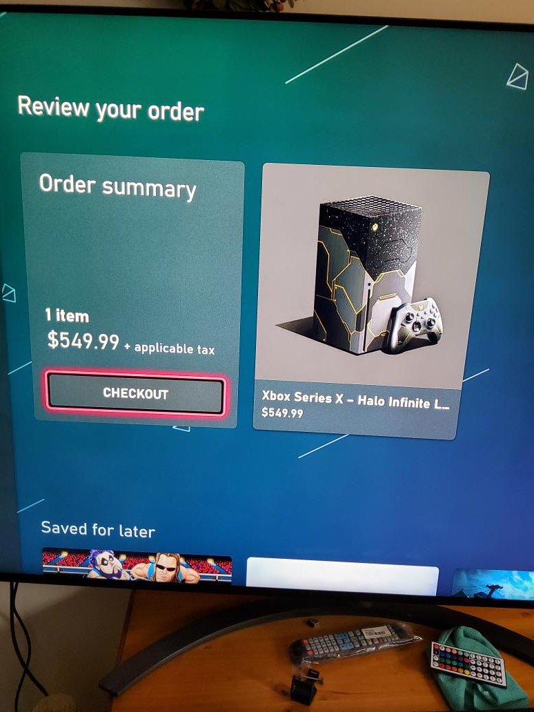 jamesj71's tweet photo. I was able to get the Series X Halo Edition in my cart but an error keeps popping up, WTH https://t.co/4XNzROI5oZ