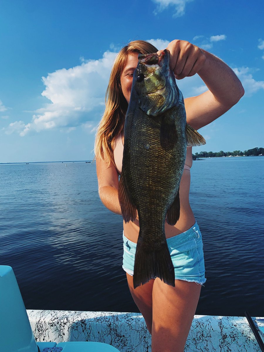 KYoungOutdoors's tweet photo. Because everyone loves a little #football on #thanksgiving @BassProShops @bassmaster #fishing #smallie #thankful #LakeChamplain #Vermont #NY #LakeChamplainsbest #ReelVermont #bass #bassfishing #ReelVT https://t.co/9S2Cu8ktUO