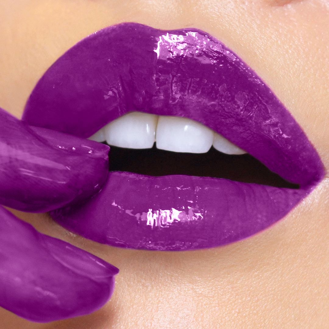 Pop_Beauty's tweet photo. OH EM GEE this lip is unbelievably #POPPerfect! With the full coverage ability to create the most smooth & water-resistant pout, OMG Violet Permanent Pout will keep you POPpin' from daytime to playtime! Feeling a little sassy? Add Clear Ice Plump Pout as a top coat! π https://t.co/dTxsO5klzz