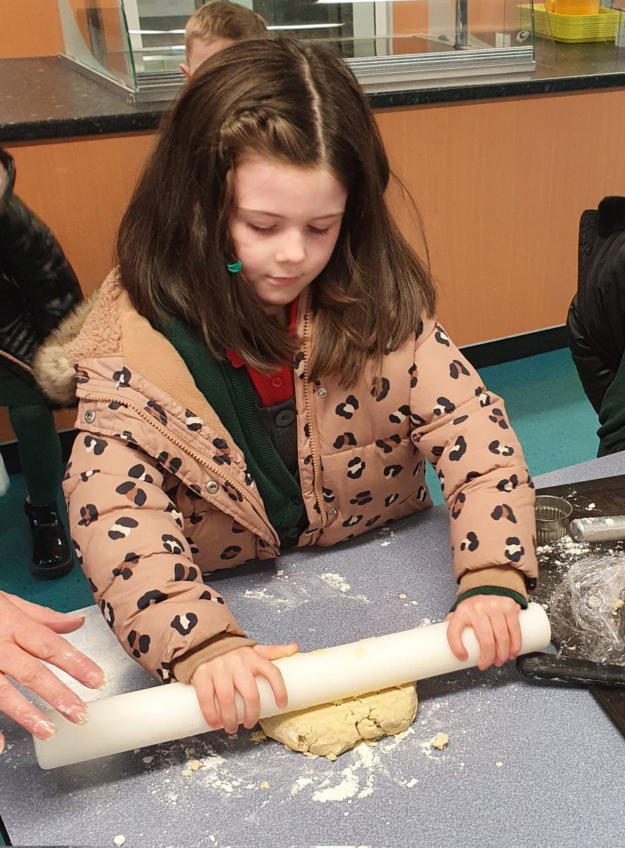 ShottsStPats's tweet photo. Thank you to the ladies in the dinner hall for helping p2/1 to make shortbread. It was delicious 🏴🏴🏴
#standrewsday #planningaparty https://t.co/jimEmH6n3e