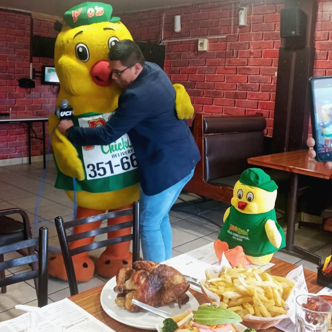 pios_chicken's tweet photo. 🐥🎉 ¡Quédate con quien te reciba como el pollo Pios! 
Siempre procuramos dejar nuestro corazón en cada producto y servicio brindado, porque tu eres nuestra mayor motivación. Gracias por tu cariño y preferencia. Pide tu Pios Delivery al: ☎️ 351-6666 ☎️ 351-7878 📱999-999-920. https://t.co/yqY4O2AdQ6