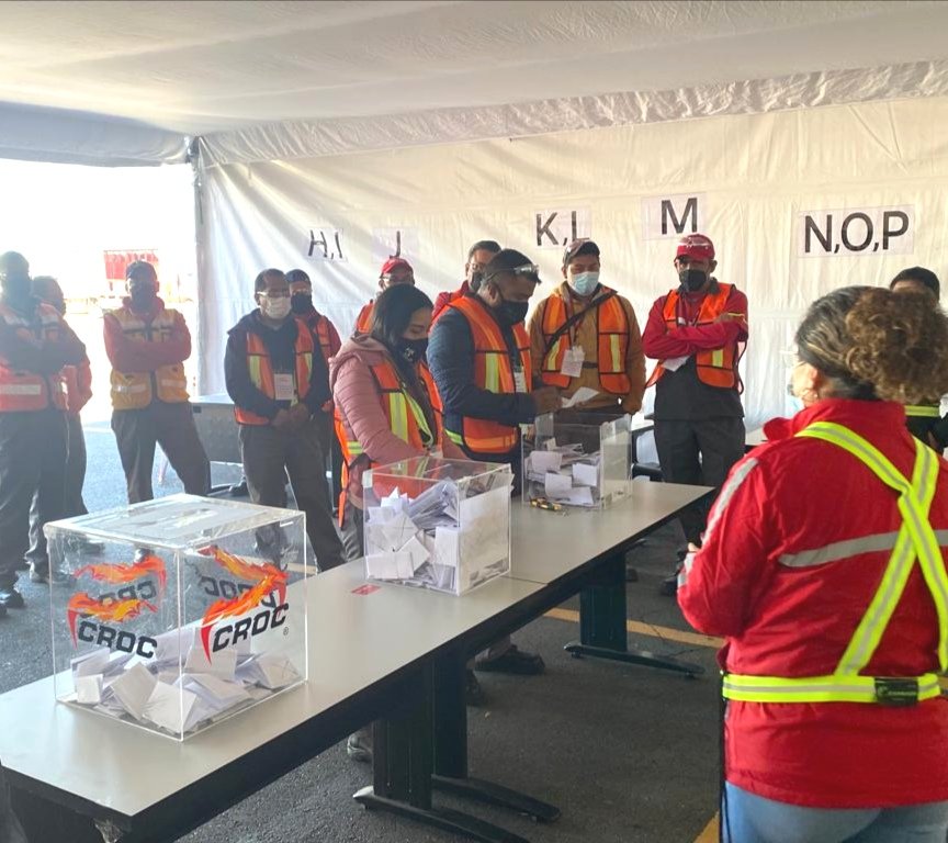CrocNueva's tweet photo. Los trabajadores de la empresa #CocaCola en Puebla, aprobación su Contacto Colectivo de Trabajo con el 98.78% Ejerciendo su derecho a través  del voto libre, directo y secreto. 
@IsaiasSiCumple
@davidortegaq
@CROC_Nacional 
#SindicalismoSocialDelSigloXXI https://t.co/Kv7q3ELOxo