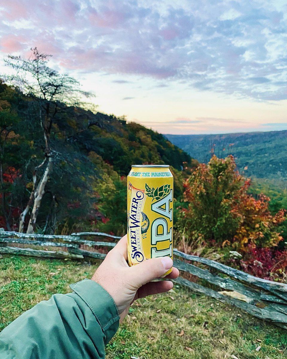 sweetwaterbrew's tweet photo. Happy Thanksgiving from SweetWater! We’re #dankful for all our friends, fam and OG brews 📷: @eagledistributingknoxville https://t.co/9catp7DhM6