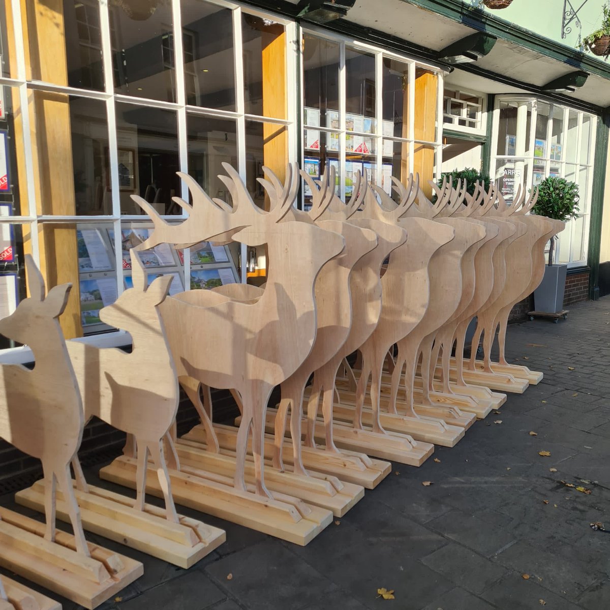 Gwagle (@gwaglespace) on Twitter photo Our heard of reindeer have arrived in Nevill St <a href="/NevillStBiz/">Nevill St Biz Abergavenny</a> today. Amazing to see all the businesses getting the Christmas spirit going on in #Abergavenny Our heard of reindeer have arrived in Nevill St <a href="/NevillStBiz/">Nevill St Biz Abergavenny</a> today. Amazing to see all the businesses getting the Christmas spirit going on in #Abergavenny