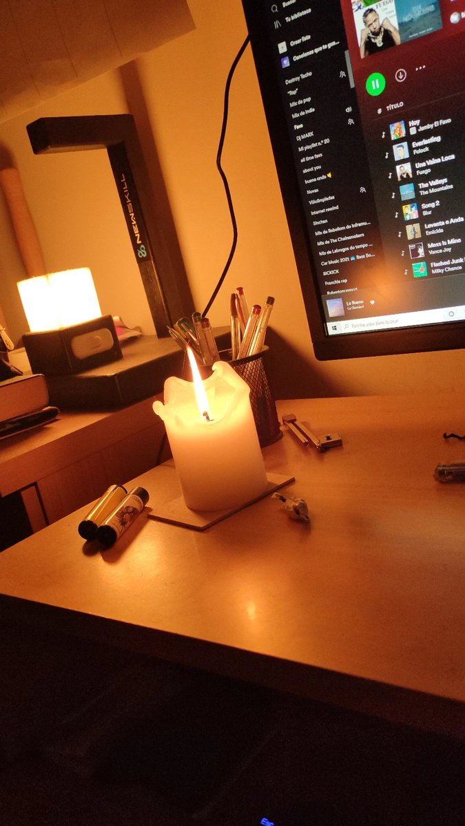 Si estades a facer algo no pc, prendede unha veluca, que dá moitísima calma. 100% recomendable