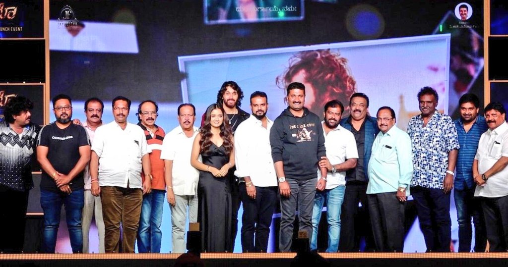 IshanClub's tweet photo. #Raymo Teaser Launch ❤
@umap30071 @dr_crmanohar @Yoursishan @AshikaRanganath @PavanWadeyar https://t.co/UIfKX6527k