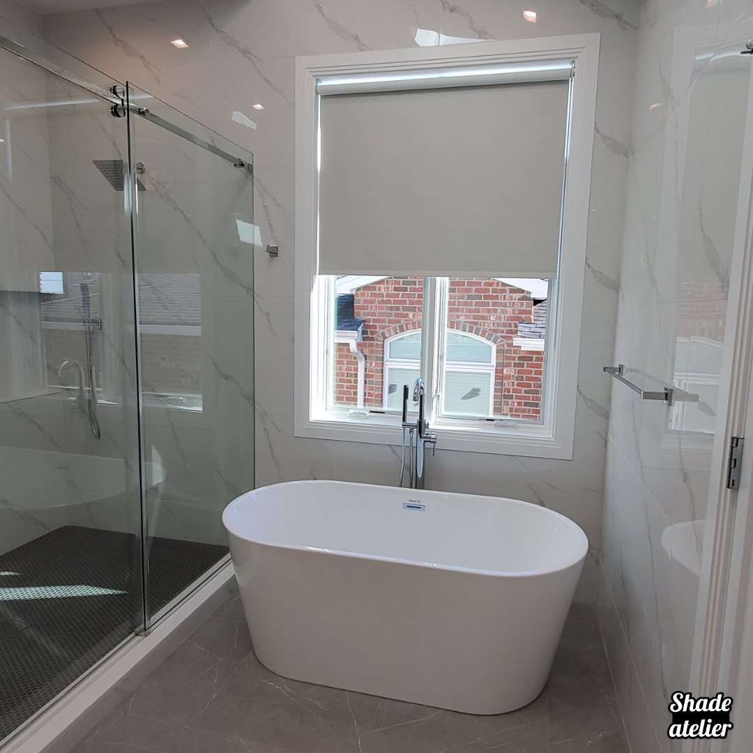 ShadeAtelier's tweet photo. Blackout roller shade for main  bathroom bathtub area .

#interiordesign #homedecor #bathtub #shadeatelier https://t.co/nk2hwhqwcM https://t.co/vYUK22qssG