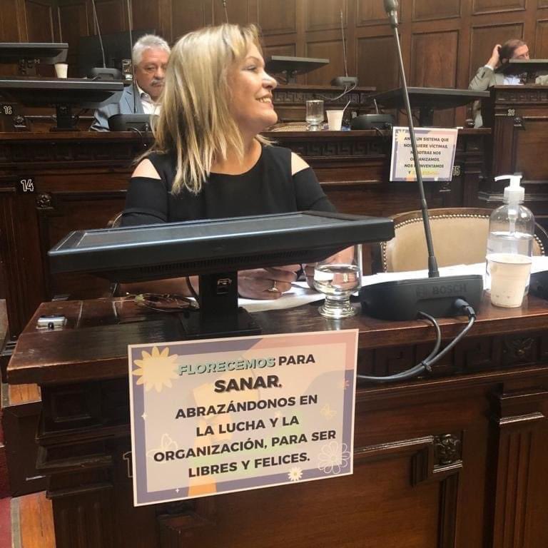 Cómo cada 25 de Noviembre nos encontramos reafirmando la lucha diaria contra las violencias hacia las mujeres. 
Ayer acompañamos el proyecto presentado por @chazarretamlaura  para establecerlo como día PROVINCIAL.

¡Mi abrazo sororo a todas y cada una de ustedes!
✌🏻💜