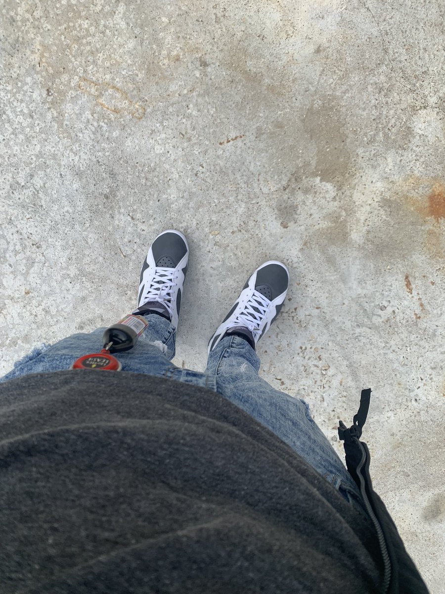 raqqyx's tweet photo. drip check what do you have on your feet today? π#thanksgivingkicks https://t.co/ypTH5DUsuW