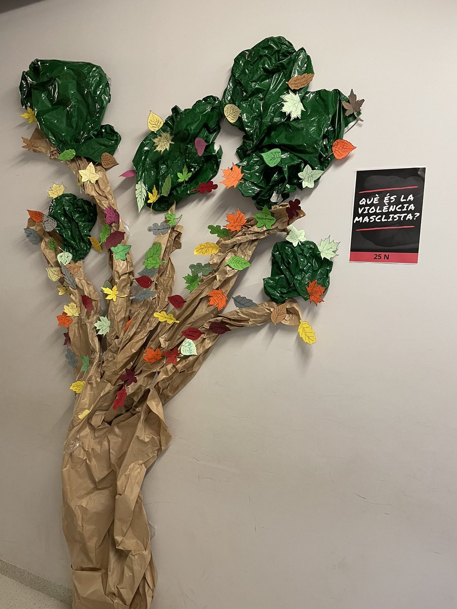 IEsteveAlbert's tweet photo. Avui a l’Institut Esteve Albert s’ha celebrat el dia internacional de la no violència envers les dones i la nostra companya de VIP ha creat aquests arbres on els alumnes han penjat els seus missatges. #25N #25N2021 #DiaContralaViolenciadeGenero #violenciadegenere https://t.co/2aIJx054D8