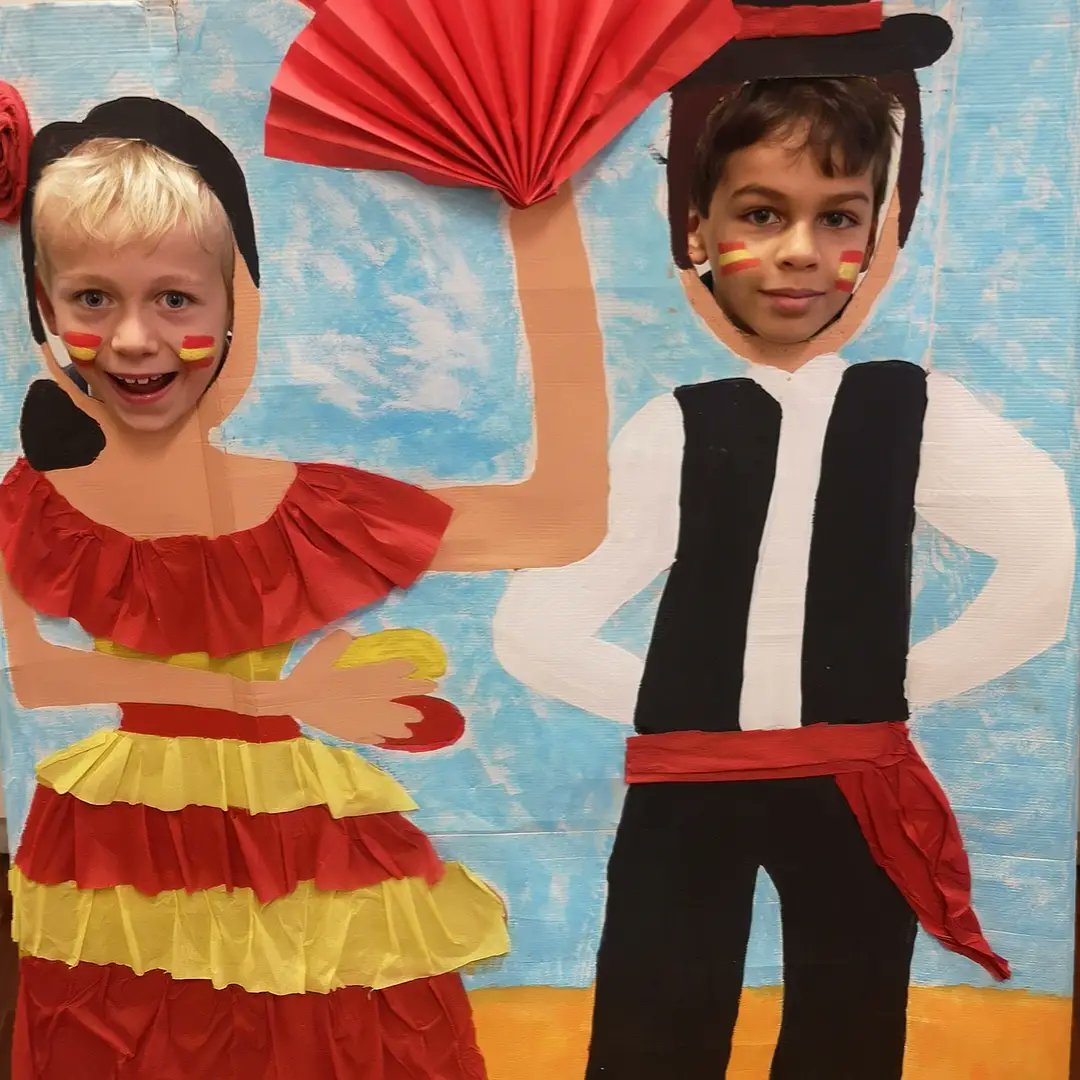 Wandsworth_Prep's tweet image. ¡Hola! WPS had an estupendo time learning about and celebrating Spanish culture! 🇪🇸

Gracias to the teachers and wonderful madres who helped organise our Spanish day!! 💃

#webelievehappykidsachieve #TogetherWeCan #wpscommunity #spanishday