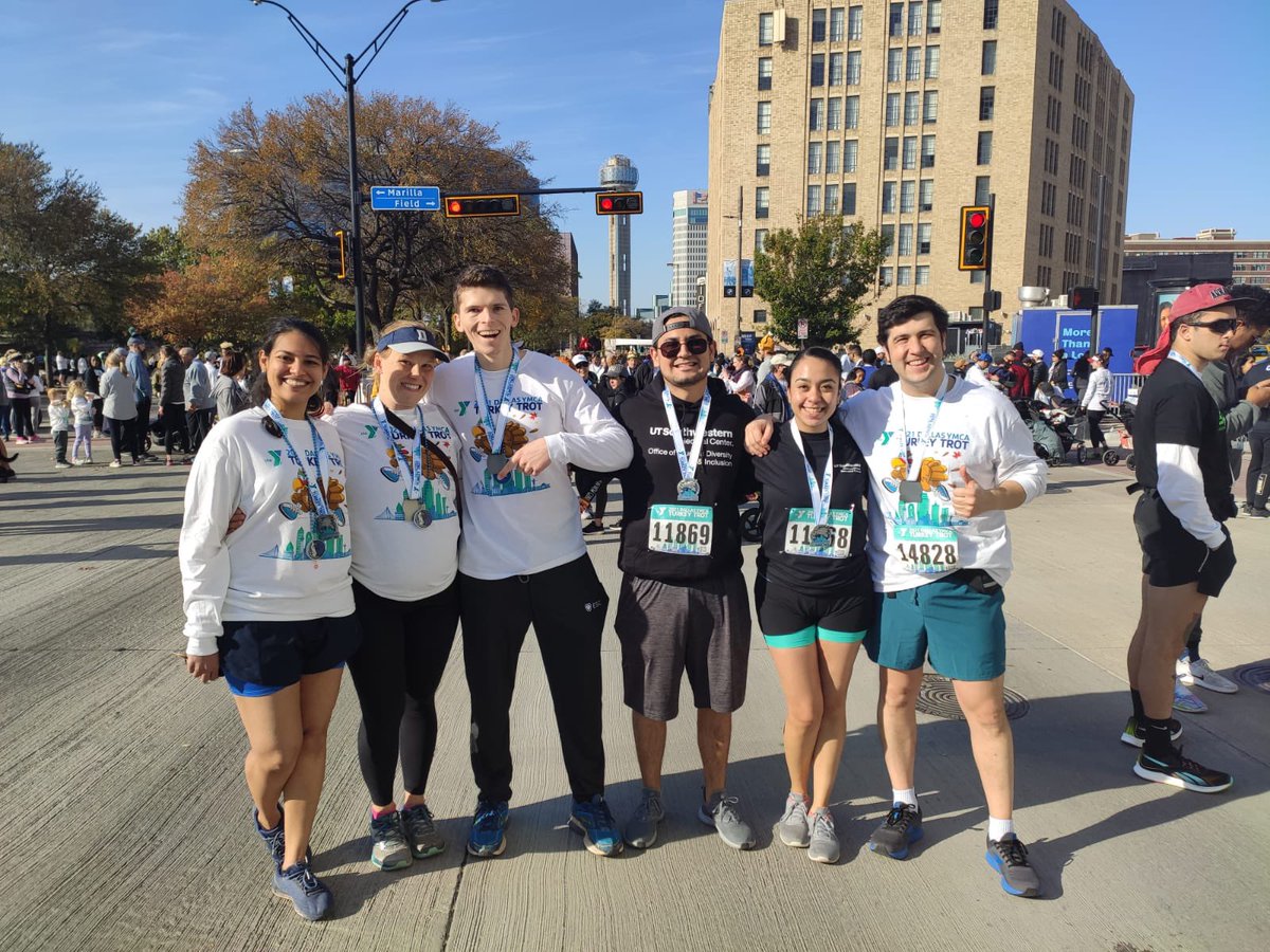 GabyCanoH's tweet photo. It was so fun to participate in the #DallasTurkeyTrot this morning #olsonites #olsonlab #UTSW https://t.co/lMNoxgzupA