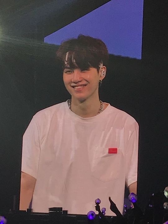 yoongisarchive's tweet photo. yoongi’s happiness being with ARMY 🥺 https://t.co/El5OmJa3GE