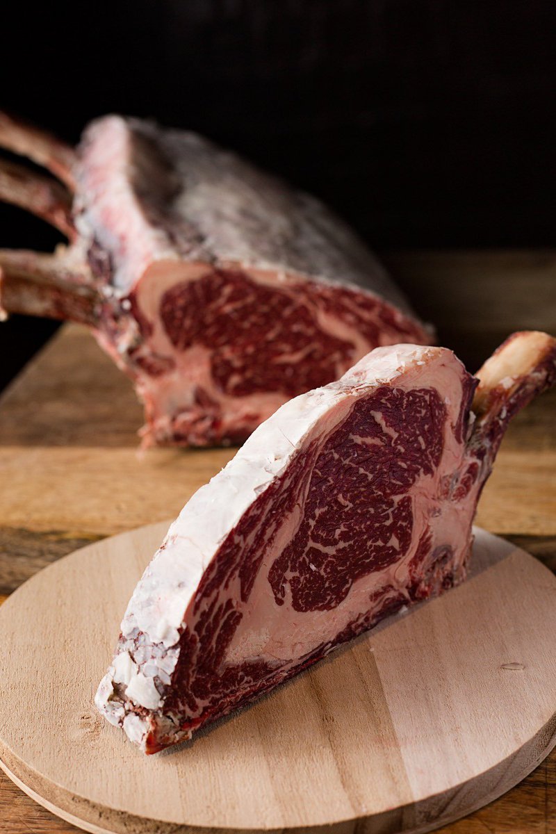 carnedelafinca's tweet photo. Una pieza diferente! El #FrenchRack es un corte típico de nuestro país vecino que se caracteriza por una excelente jugosidad y espectacular presentación con el hueso al aire. Ideal para preparar tanto a la plancha como a la parrilla.

👉🏼 Vous aimez? 👨‍🍳 🇫🇷

#CarnedeLaFinca https://t.co/tqQzPC1WZr