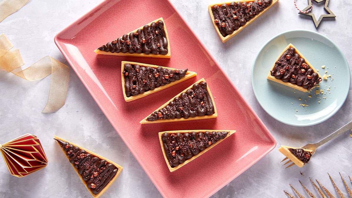 Henley Bridge (@hbingredients) on Twitter photo This Christmas chocolate delice is a truly decadent dessert for any festive occasion ๐ This new recipe, by <a href="/thomasjack95/">Thomas Leatherbarrow</a>, combines all the nostalgic flavours we associate with and love at this time of yearโ๏ธ hubs.ly/H0_LGb-0 #HBIngredients #MagicOfChristmas #Christmas2021 This Christmas chocolate delice is a truly decadent dessert for any festive occasion ๐ This new recipe, by <a href="/thomasjack95/">Thomas Leatherbarrow</a>, combines all the nostalgic flavours we associate with and love at this time of yearโ๏ธ hubs.ly/H0_LGb-0 #HBIngredients #MagicOfChristmas #Christmas2021