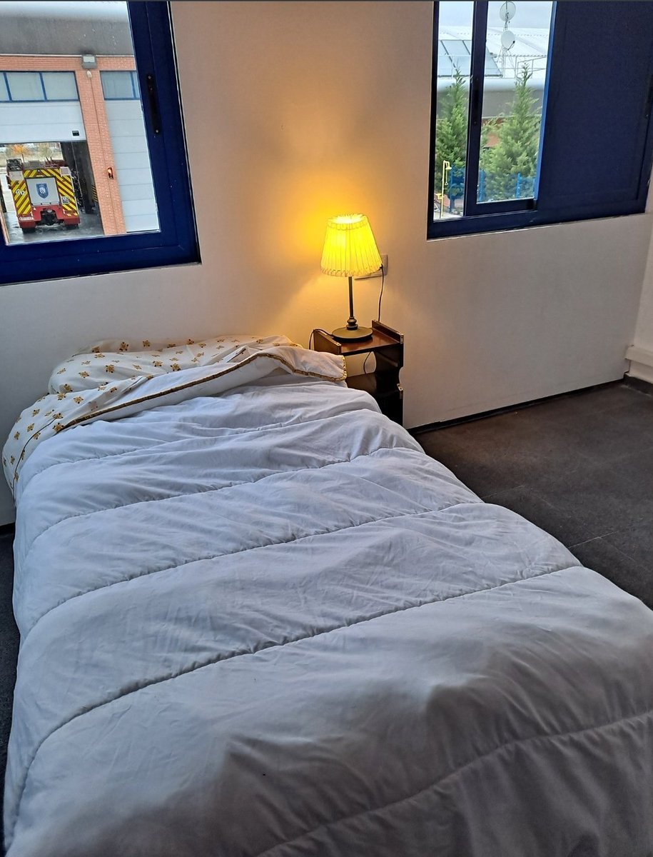 JesusVHH's tweet image. Alguien dijo: "Si puedo dibujarlo, puedo hacerlo". 
@VctorManueFdez @agremia @fmapfre @BomberosFuenla @APTBBomberos
Evitemos sustos innecesarios. Una correcta instalación eléctrica es garantía de seguridad.