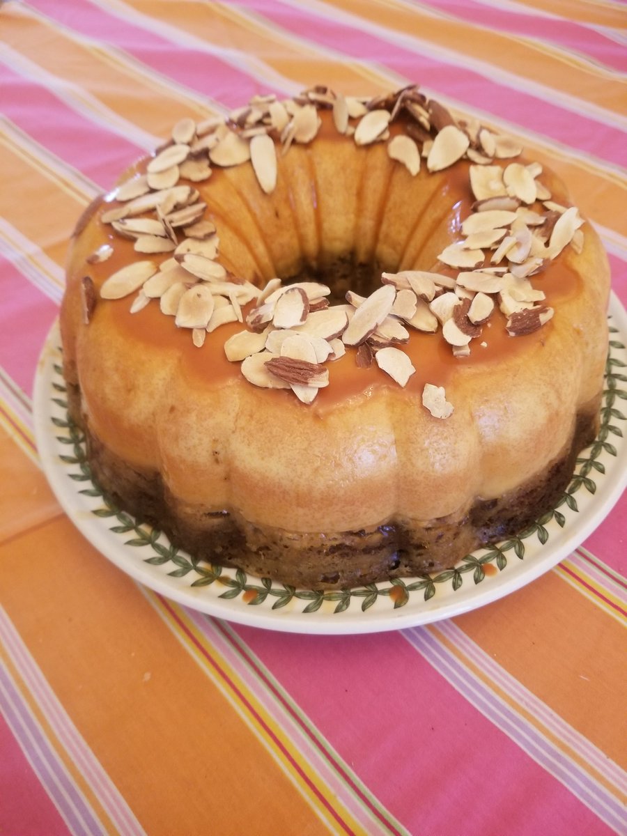 Saccombb's tweet photo. #ChocoFlan
#pastelimposible
#impossiblecake
#Thanksgiving
#Thanksgiving2021
#dessert
#magicflancake
#感謝祭
飾りつけ完了😋😃 https://t.co/ipGJfc0aD2