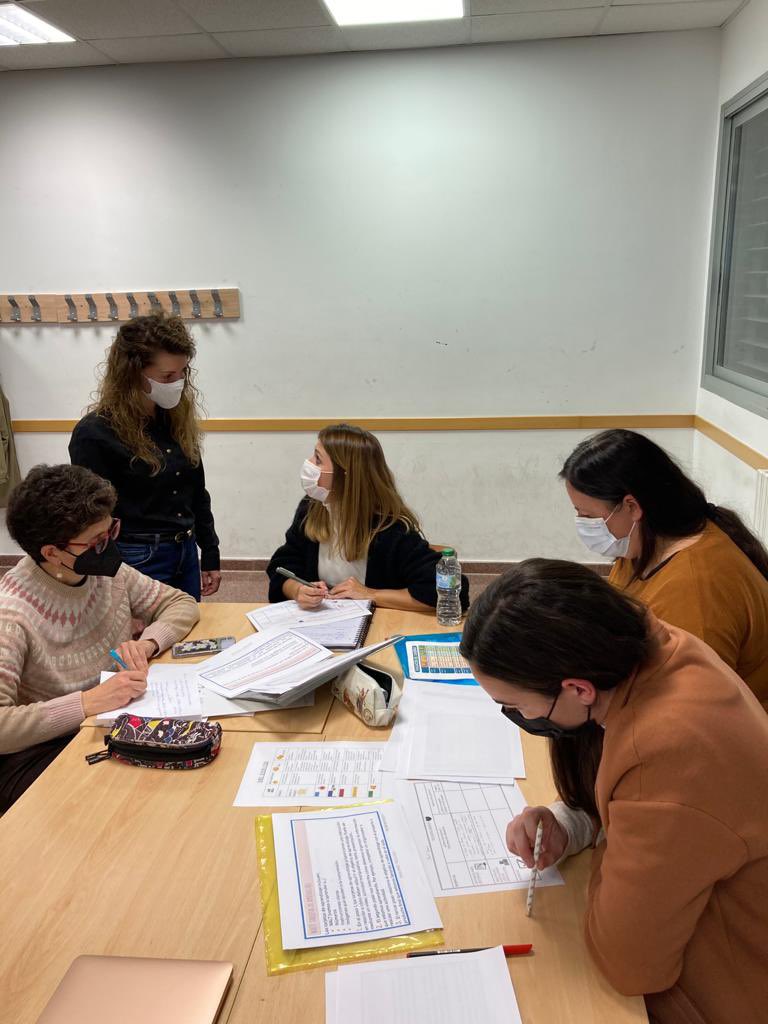 Today’s lesson about rubrics changed the way some teachers understand assessment. Great thinking connecting assessment and learning! @SabinaFillola @CARLEE_Aragon @dgalextranjeras @dgafprofesorado @InnovaEducAr @BelenEmbid