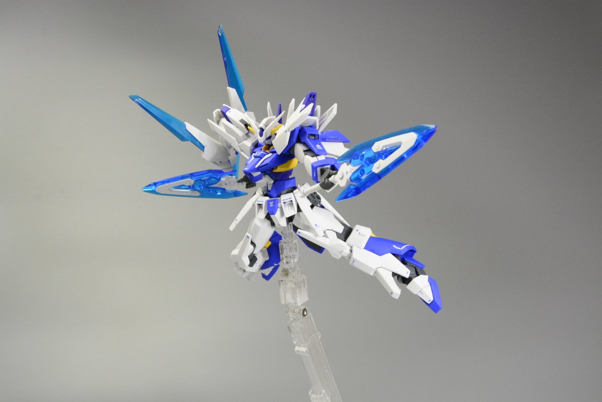 tepepro's tweet photo. ホビージャパン2022年1月号の連載記事 「ガンプラ凄技テクニック 」にてガンダムAGE FXトライセイバーを製作

AGE FXをトランジェントのパーツでデコレーションする「パーツ盛りミキシング」を解説しています☺

#ガンプラ
#ガンプラ凄技テクニック 
＃ホビージャパン https://t.co/8YCIqv4u83