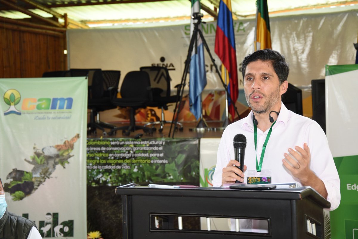 CAMHUILA's tweet photo. #NoticiasCAM | La #XXCumbredelMacizo deja una hoja de ruta y un ejercicio académico que va a generar un plan de trabajo, al que se le va hacer seguimiento con el liderazgo de @DNP_Colombia y @MinAmbienteCo: @Nicogalarza 👉https://t.co/YEgXf9u9QA https://t.co/A58wIqlhCZ