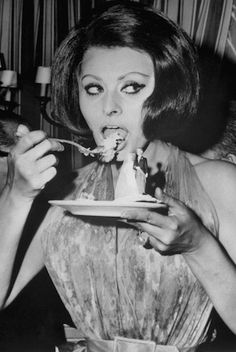 Lemontwiist65's tweet photo. Quick pasta supper after networking drinks but need to fit into my little black dress as can't afford another #boringbuttrue https://t.co/GK29dP0SHl