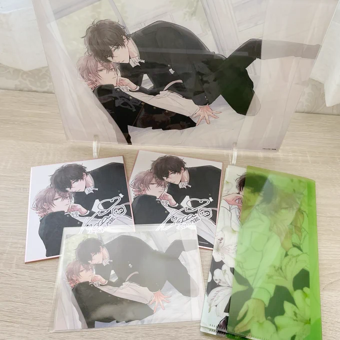 シェリプラス10周年記念展のグッズ見本頂きました〜🌼ミニ色紙のフチがピンクでかわいい😻アクリルボードとってもキレイに作って頂いたので、是非お迎えして下さると嬉しいです🐥🐰ポストカードは売り切れ中ですが会場で受注して下さってるそうです!
#cheri10th
#セブンティーンシロップス 