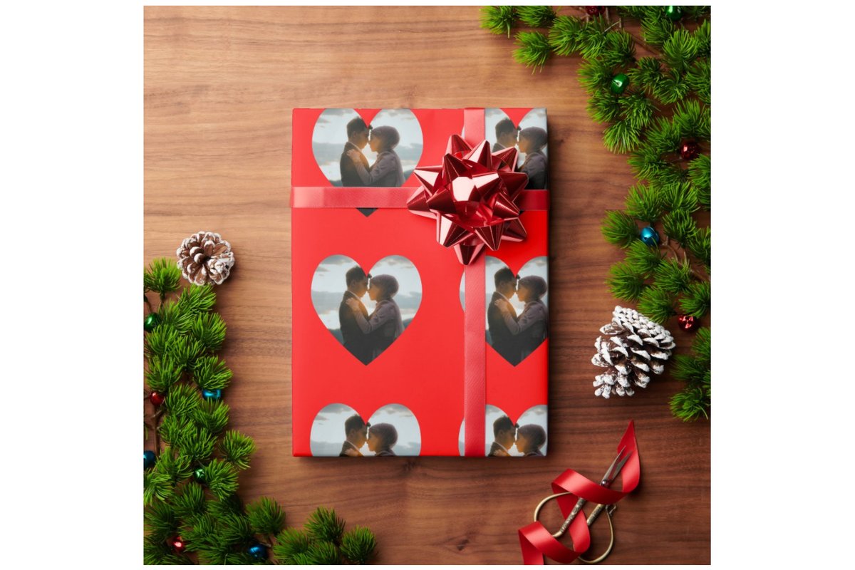 annaleeblysse's tweet image. Red Heart Border with Photo Customizable Christmas Wrapping Paper at Zazzle #Christmas2021 #giftwrappingideas #OurFirstChristmas zazzle.com/red_heart_bord…