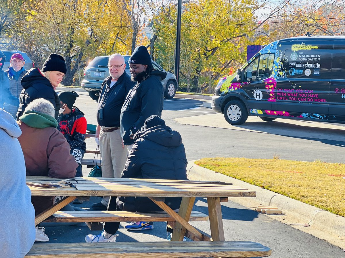 HopeVibesCLT's tweet photo. Simultaneously, #HopeVibes #volunteers distributed new blankets from EmberCLT, hygiene supplies + clothes along with free access to #showers + #laundry on the #HopeTank. Thx for giving some of your family time to serve with us today!
🍁 ℍ𝕒𝕡𝕡𝕪 𝕋𝕙𝕒𝕟𝕜𝕤𝕘𝕚𝕧𝕚𝕟𝕘 🍁 https://t.co/2MXj798O9R